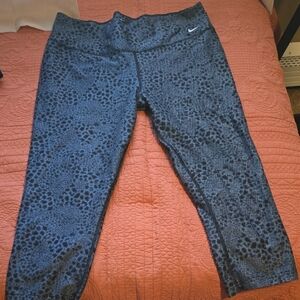 Nike Black and Grey Textured Capri Leggings